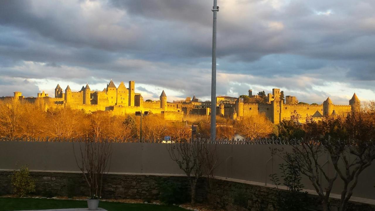 Sur Le Quai Bed & Breakfast Carcassonne Exterior photo